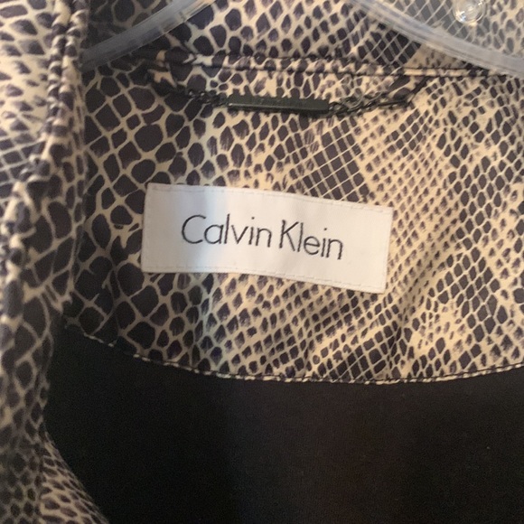 Calvin Klein down jacket like new. Waist length - Picture 2 of 3